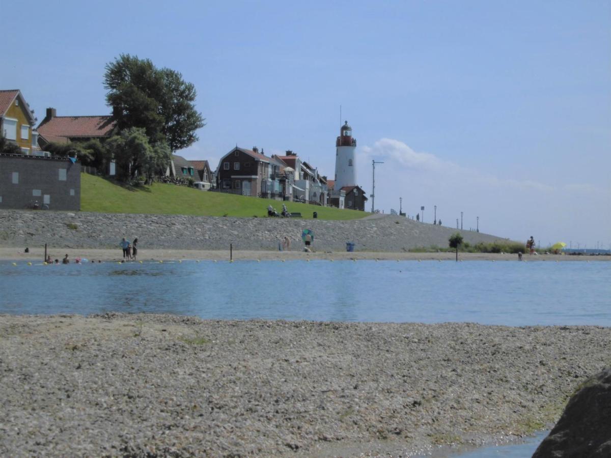 't Urkerbos - 4 Persoons Brabantse Blokhut Campingplatz Urk